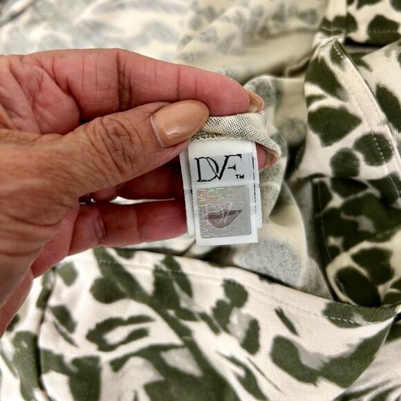 Diane Von Furstenberg Silk Animal Print Long Sleeve Wrap Dress - Picture 8 of 13